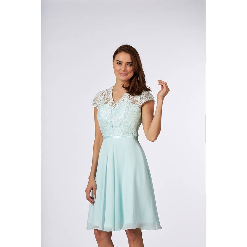 Jolie robe de cocktail courte en dentelle 