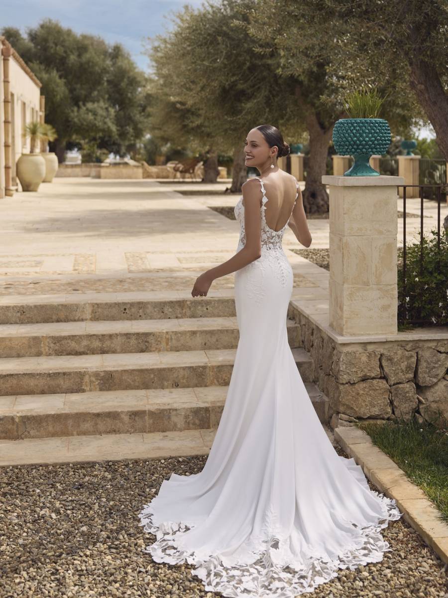 Robe de mariée sirène en crêpe et dentelle de Modeca modèle Gaelle