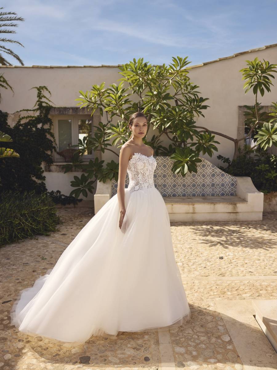 Robe de mariée Princesse bustier en dentelle et tulle de Modeca modèle Gilke