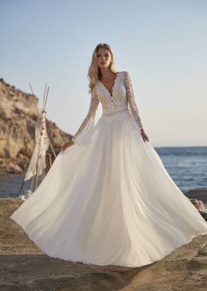 Robe de mariée de marque Hervé Mariage style bohème à manches et dos nu à St MItre les Remparts