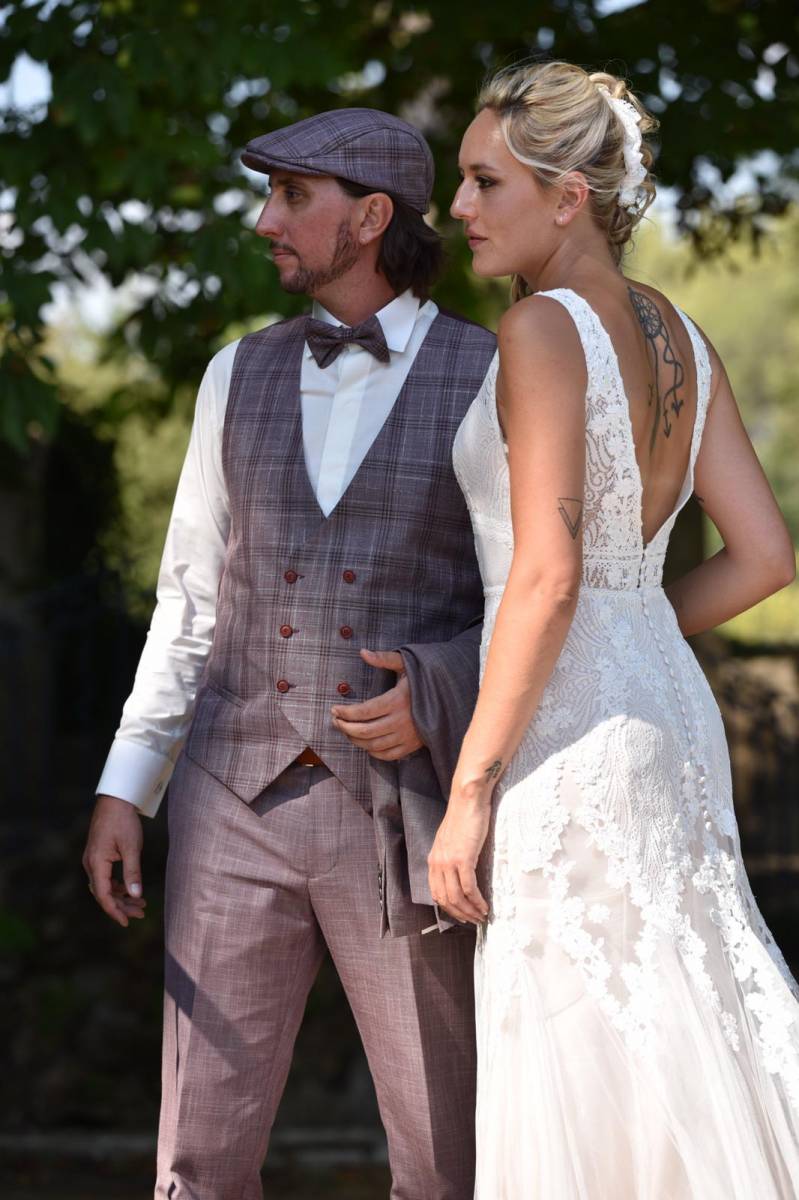 Photo du mariage de Johanna et Florian, tous les 2 ont choisi leur tenue chez Promesse Tenue