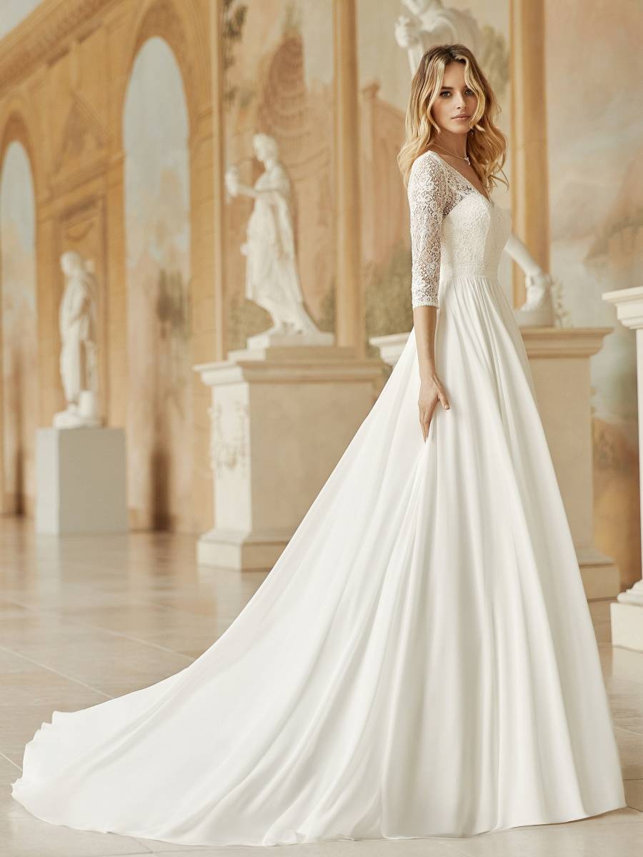 Robe de mariée en mousseline avec manches 3/4 