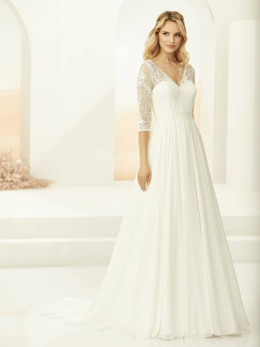 Robe de mariée en mousseline avec manches 3/4 