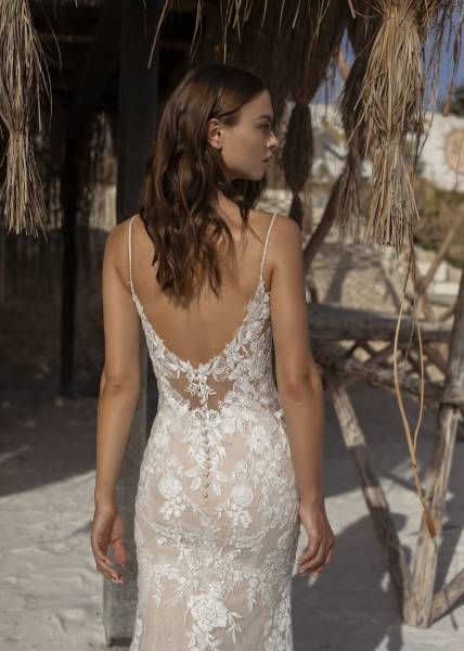 Robe de mariée de la marque PAPILLON, nommée OMAYA, vue de dos, de près