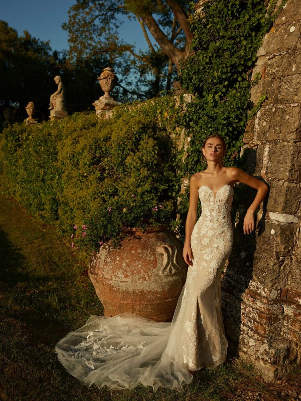 Robe de mariée bustier en dentelle fine sirène Dalma de la marque Modeca