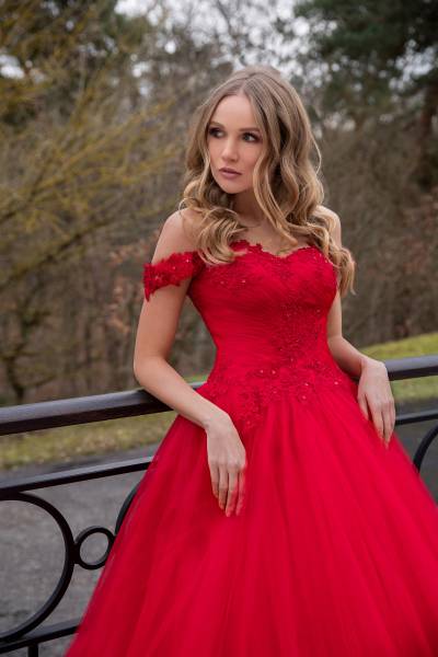 Robe de mariée de la marque MATRIMONIA, nommée MAREVA, vue de face 